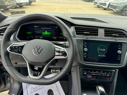 Certified 2022 Volkswagen Tiguan SE R-Line AWD/4WD image 15