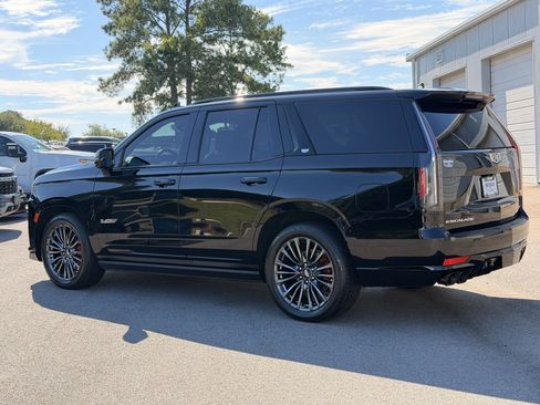 Used 2023 Cadillac Escalade V AWD/4WD image 10