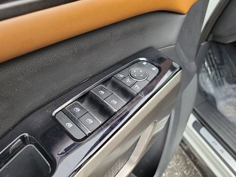 Used 2023 Nissan Pathfinder Platinum image 20