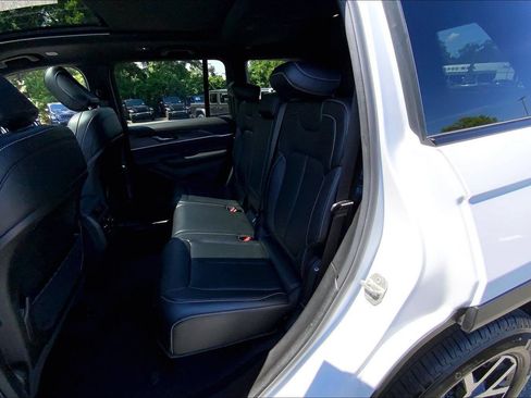 Certified 2024 Jeep Grand Cherokee Limited AWD/4WD image 17