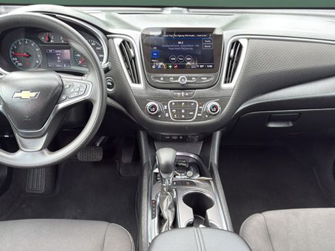 Used 2025 Chevrolet Malibu LT FWD image 19