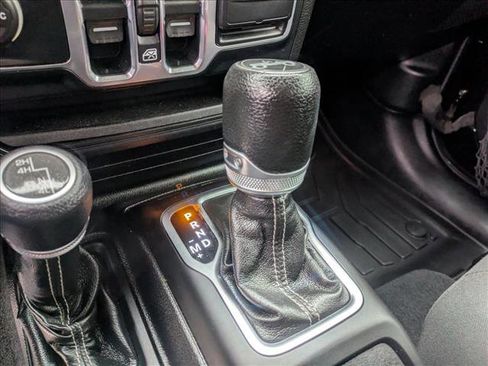 Used 2018 Jeep Wrangler Unlimited Sahara image 11