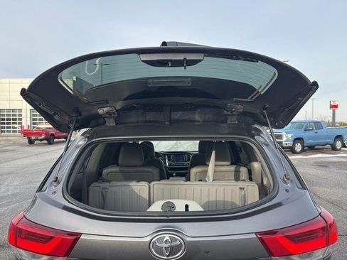 Used 2017 Toyota Highlander XLE image 14