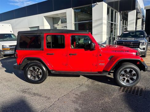 Used 2018 Jeep Wrangler Unlimited Sahara image 2