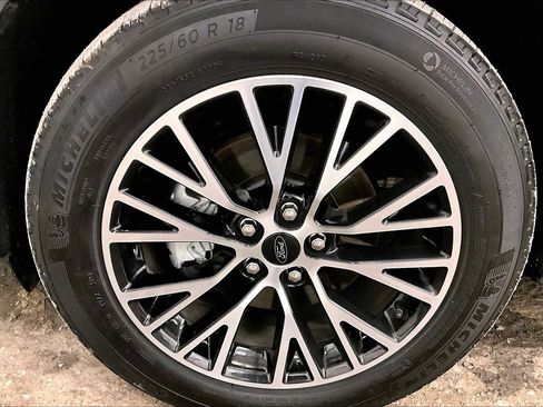 Used 2025 Ford Escape SE w/ PHEV Premium Package image 8