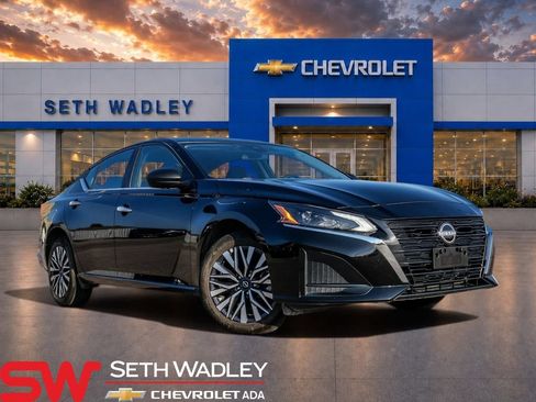 Used 2025 Nissan Altima 2.5 SV AWD/4WD image 1