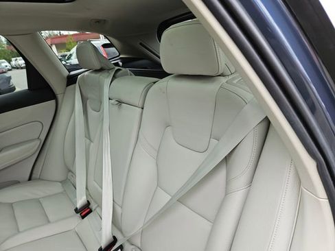 Certified 2023 Volvo XC60 B5 Plus w/ Climate Package AWD/4WD image 18