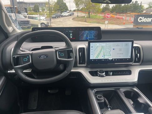 Used 2025 Ford Expedition Max Active AWD/4WD image 12