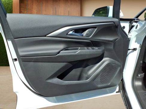 New 2026 Chevrolet Equinox EV LT FWD image 18
