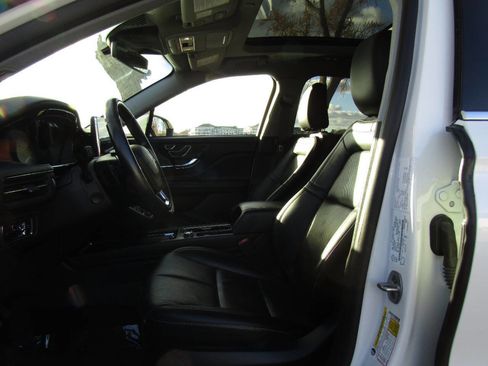 Used 2022 Lincoln Corsair Reserve image 11