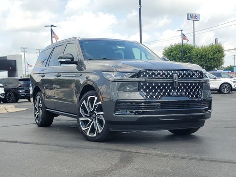 New 2026 Lincoln Navigator Black Label AWD/4WD image 1