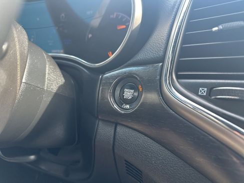 Used 2017 Jeep Grand Cherokee Altitude image 29