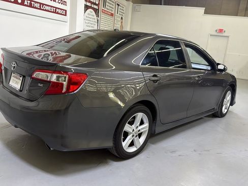 Used 2013 Toyota Camry SE FWD image 4