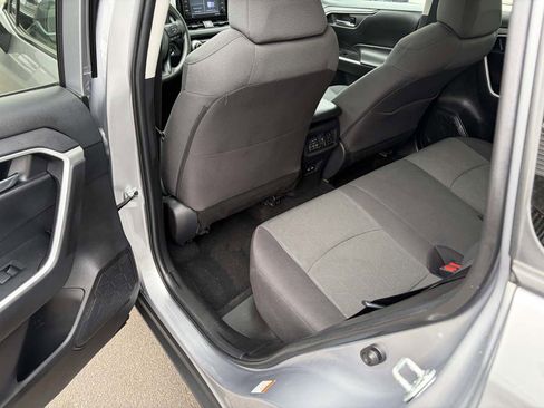 Used 2021 Toyota RAV4 XLE w/ Convenience Package AWD/4WD image 18