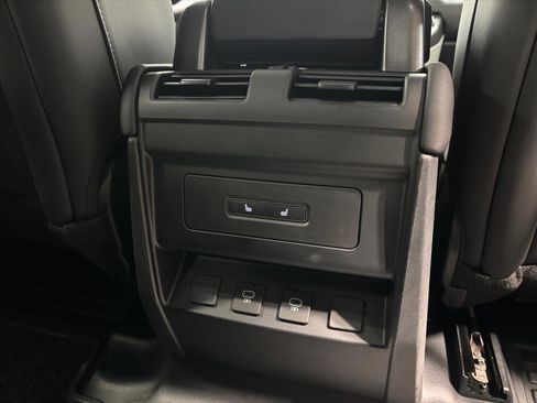 Used 2025 Land Rover Defender 110 S image 38