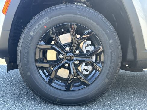 New 2025 Jeep Grand Cherokee L Altitude image 11