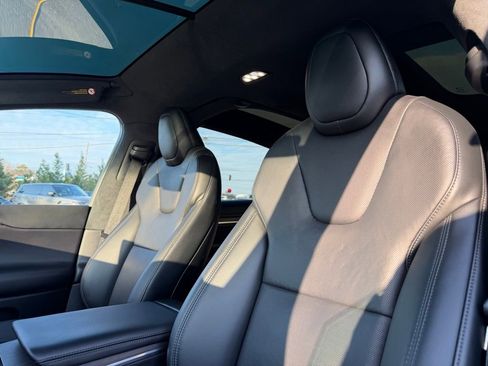 Used 2022 Tesla Model X image 12