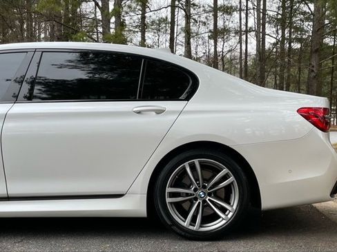 Used 2019 BMW 750i xDrive w/ M Sport Package image 5