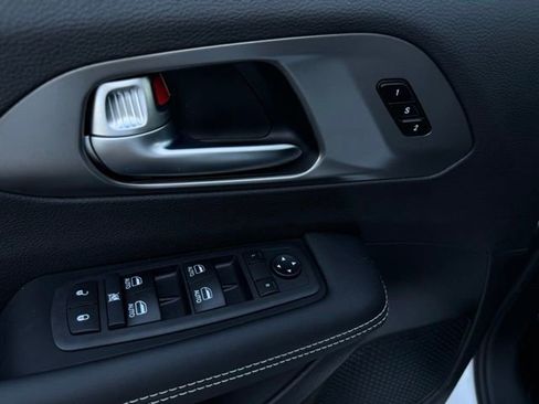 New 2026 Chrysler Pacifica Select image 14