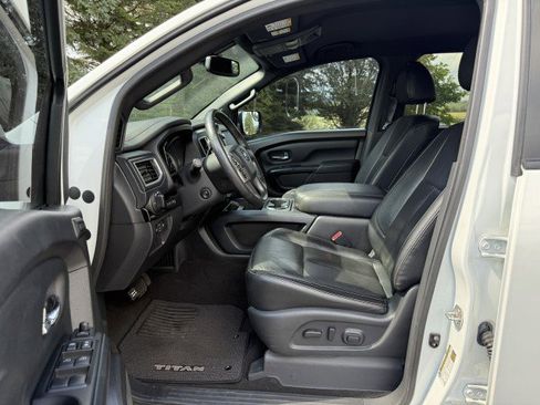 Used 2018 Nissan Titan SL w/ Midnight Edition image 9