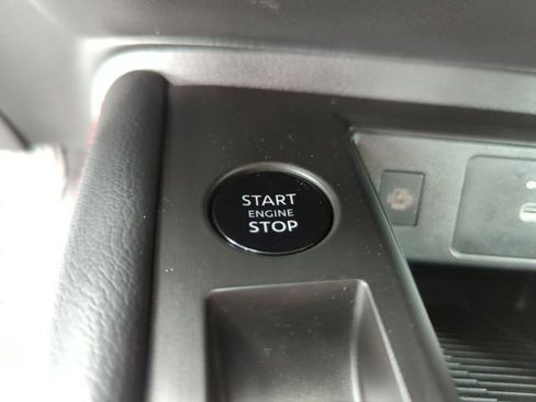 Certified 2025 Nissan Kicks SR AWD/4WD image 44