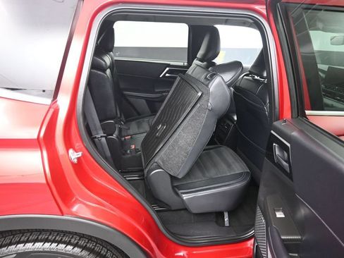 Used 2025 Mitsubishi Outlander AWD image 47