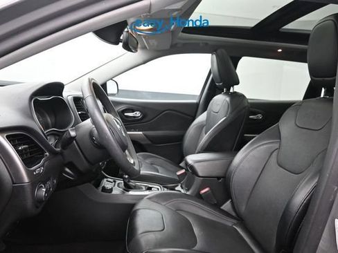 Used 2022 Jeep Cherokee Limited AWD/4WD image 15