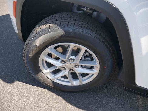 New 2025 Jeep Grand Cherokee Laredo X image 7