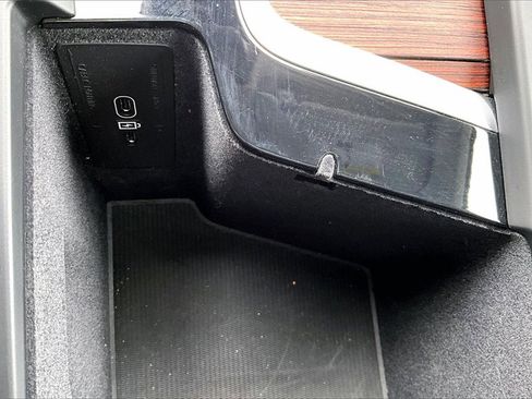 Certified 2023 Volvo XC60 B5 Plus w/ Protection Package Premier image 15