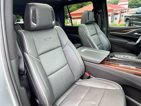 Used 2023 Cadillac Escalade Premium Luxury AWD/4WD image 10