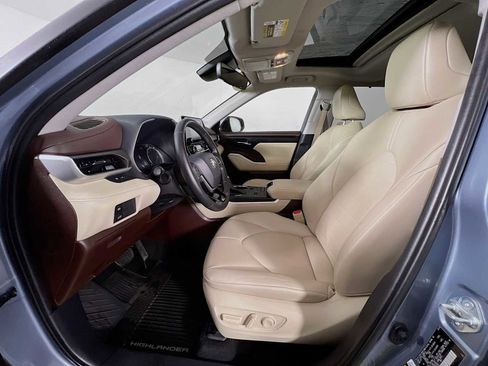 Used 2021 Toyota Highlander XLE image 22