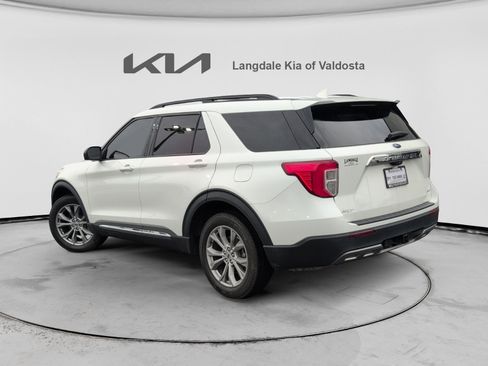 Used 2023 Ford Explorer XLT w/ Equipment Group 202A AWD/4WD image 9