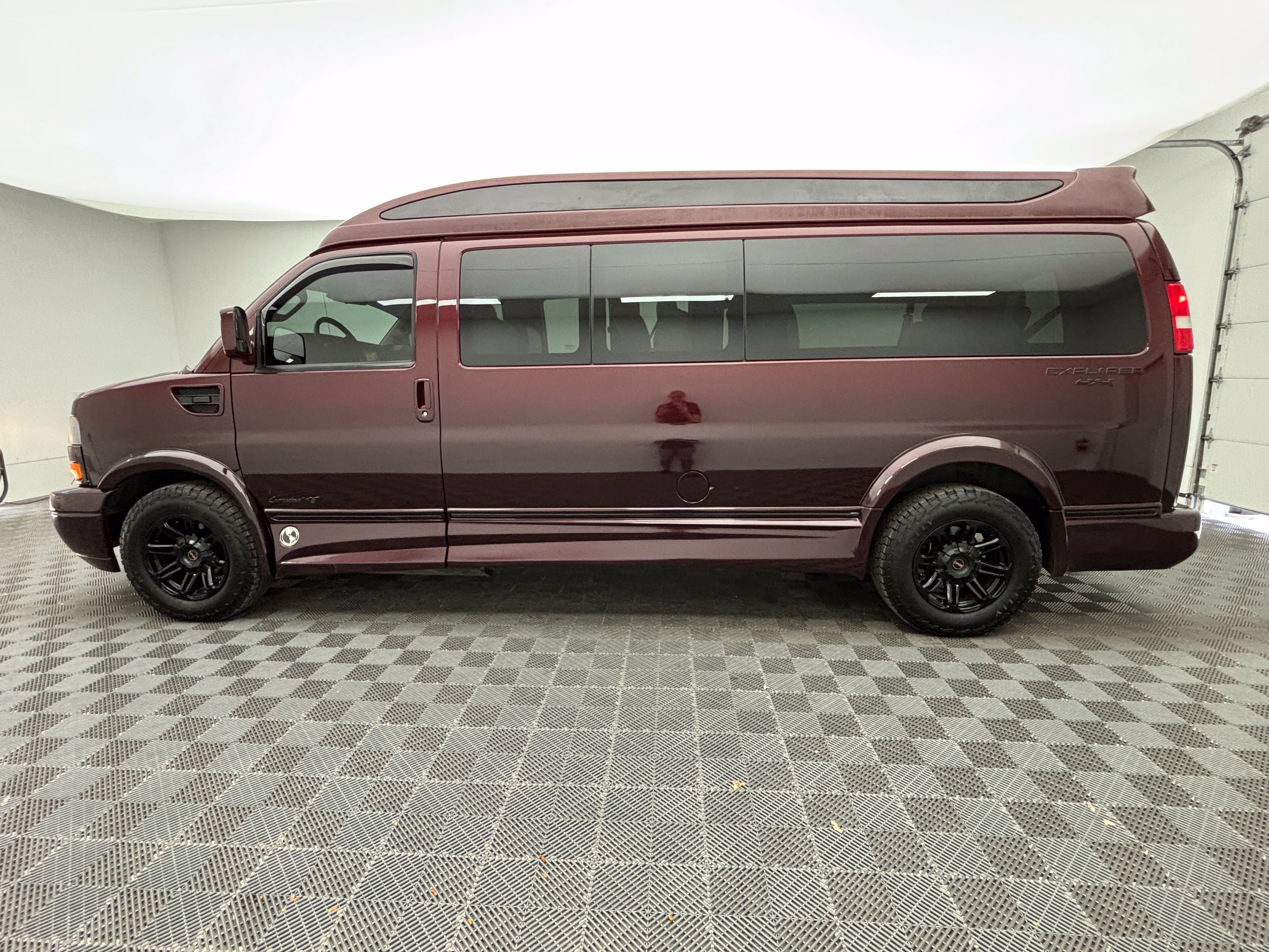 Used 2020 GMC Savana 2500 Extended w/ Enhanced Convenience Package RWD image 14