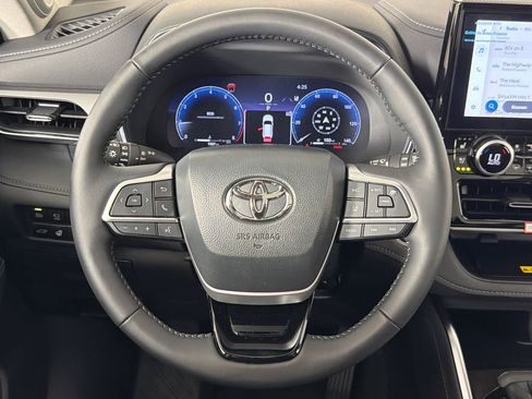 Used 2026 Toyota Highlander Platinum AWD/4WD image 25