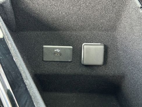 Used 2025 Cadillac Lyriq Luxury image 34