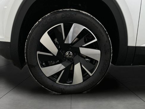 New 2026 Volkswagen Atlas Cross Sport SE image 13