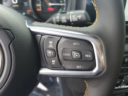 Used 2024 Jeep Wrangler Unlimited Sahara AWD/4WD image 30