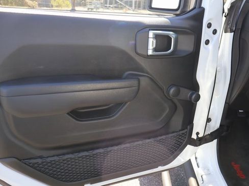 Used 2024 Jeep Gladiator Sport image 11