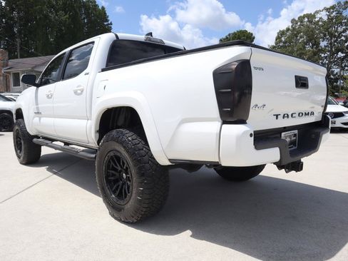 Used 2023 Toyota Tacoma SR5 AWD/4WD image 4