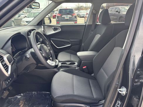 Used 2025 Kia Soul LX w/ LX Technology Package image 24