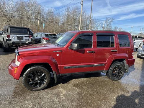 Used 2012 Jeep Liberty Sport image 3