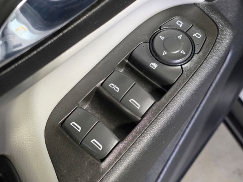 Used 2022 Chevrolet Equinox LS FWD image 20