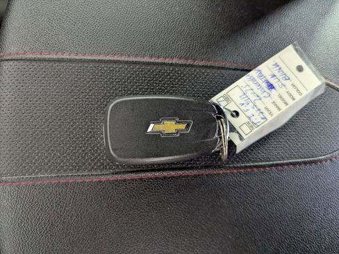 Used 2023 Chevrolet Traverse RS image 27