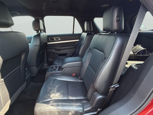 Used 2016 Ford Explorer XLT w/ Equipment Group 202A AWD/4WD image 23