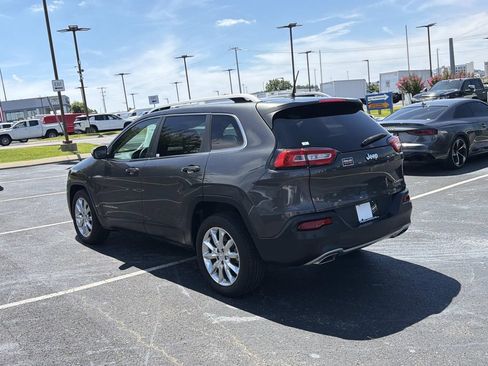 Used 2016 Jeep Cherokee Limited w/ Luxury Group FWD image 5
