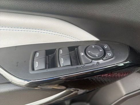 Used 2024 Chevrolet Trax LT w/ LT Convenience Package image 19