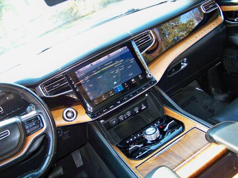 Used 2022 Jeep Grand Wagoneer Series III w/ Rear Seat Video Group 1 image 21