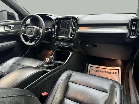 Used 2020 Volvo XC40 T5 Momentum w/ Protection Package image 7