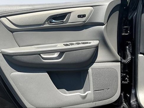 Used 2016 Chevrolet Traverse LT FWD image 19