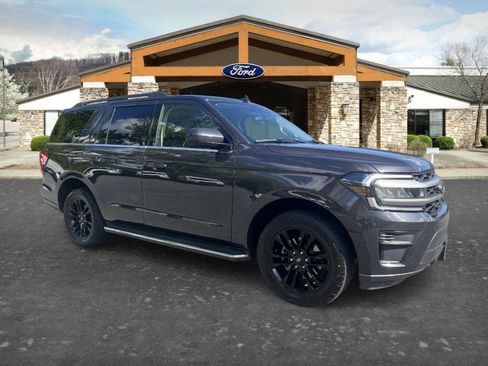 Used 2023 Ford Expedition XLT AWD/4WD image 3